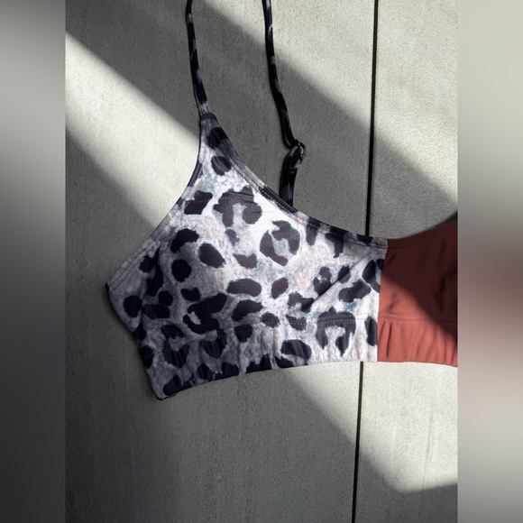 Adjustable cheetah bikini top - Picture 2 of 6